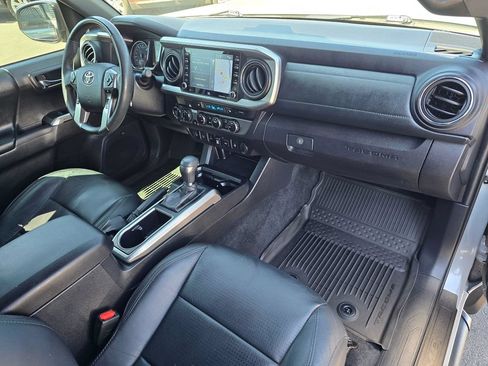 Used 2021 Toyota Tacoma Limited AWD/4WD image 15