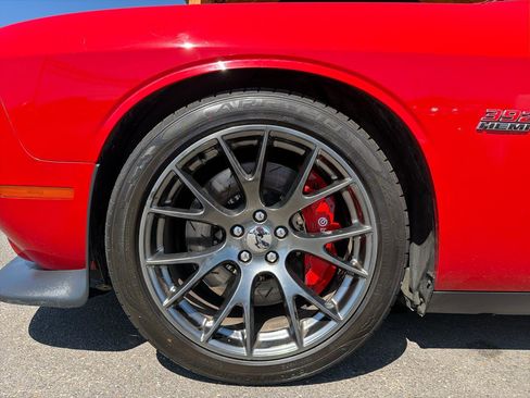 Used 2016 Dodge Challenger SRT w/ Technology Group RWD image 21