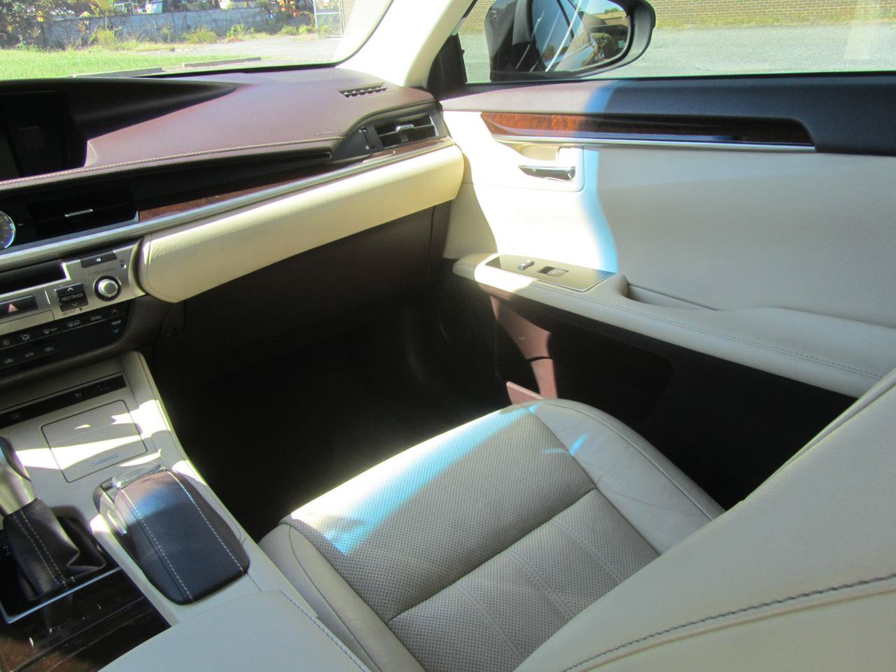 Used 2016 Lexus ES 350 w/ Luxury Package w/Wood Trim FWD image 14