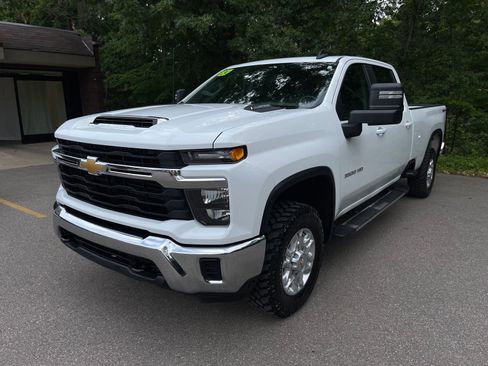 Used 2024 Chevrolet Silverado 3500 LT image 4