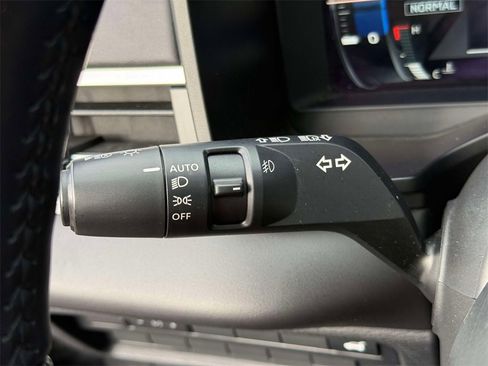 Used 2023 Mitsubishi Outlander AWD image 32