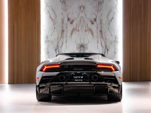 Used 2023 Lamborghini Huracan EVO image 6