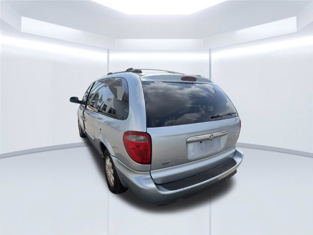 Used 2005 Chrysler Town & Country Touring FWD image 8
