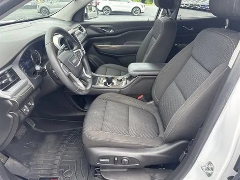 Used 2023 GMC Acadia SLE w/ Driver Convenience Package FWD image 8