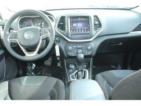 Used 2016 Jeep Cherokee Latitude w/ Cold Weather Group image 14