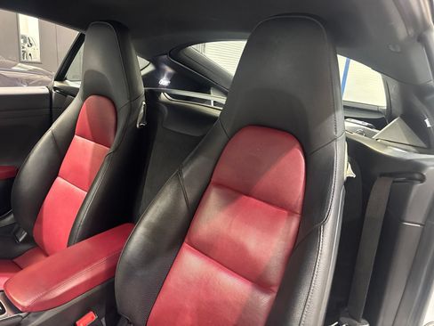 Used 2019 Porsche 718 Cayman RWD image 20