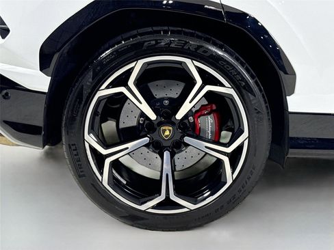 Used 2021 Lamborghini Urus image 39