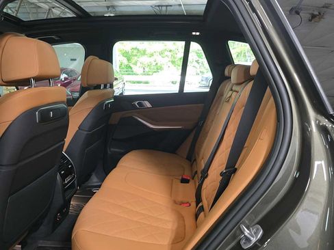 Used 2025 BMW X5 xDrive40i w/ M Sport Package AWD/4WD image 16