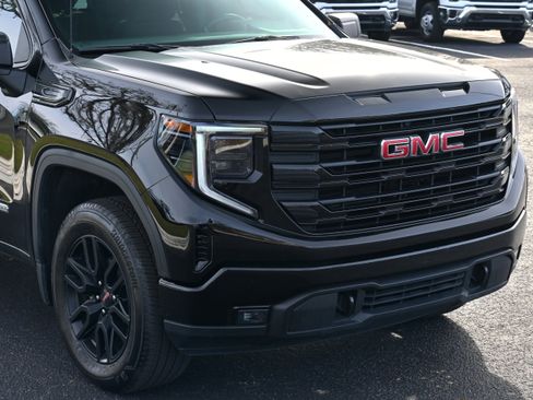 Used 2025 GMC Sierra 1500 Elevation image 29