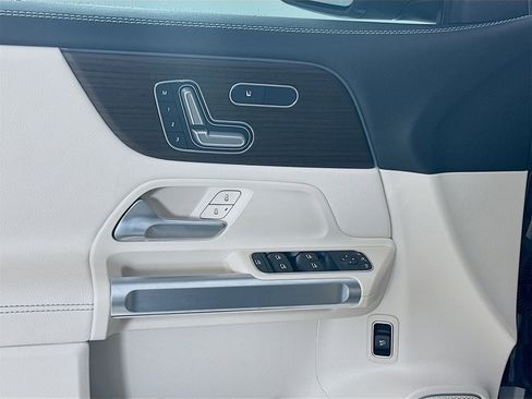 Used 2025 Mercedes-Benz GLB 250 GLB 250 image 19