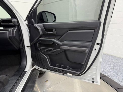 Used 2025 Toyota 4Runner TRD Off-Road image 25