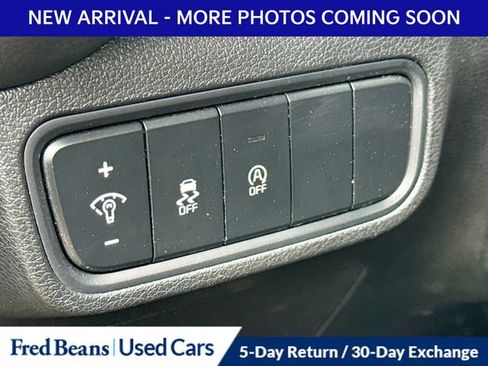 Used 2024 Kia Soul LX w/ Option Group 015 FWD image 3