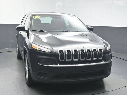Used 2014 Jeep Cherokee Sport FWD image 2