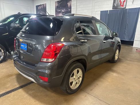 Used 2017 Chevrolet Trax LT w/ LT Convenience Package FWD image 3