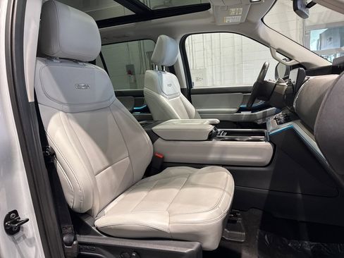 Used 2025 Ford Expedition Max Platinum image 36