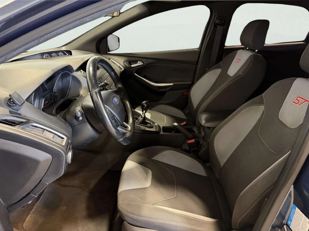 Used 2018 Ford Focus ST FWD image 14