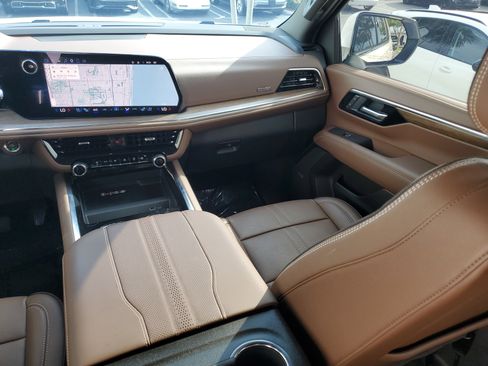 Used 2025 Chevrolet Tahoe High Country RWD image 16