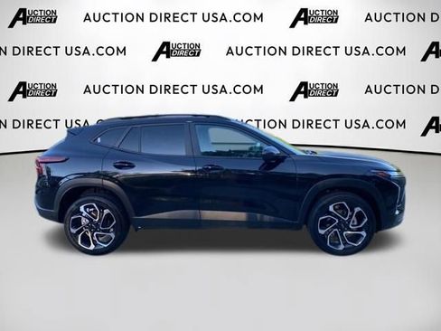 Used 2025 Chevrolet Trax RS FWD image 23