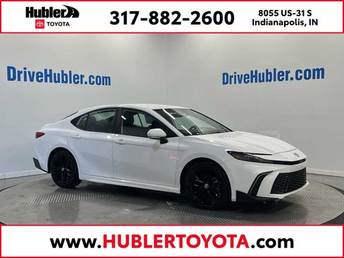 Used 2025 Toyota Camry SE image 1