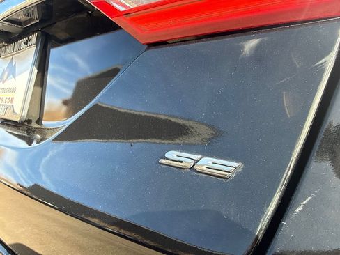 Used 2018 Ford Fusion SE w/ Fusion SE Technology Package FWD image 10