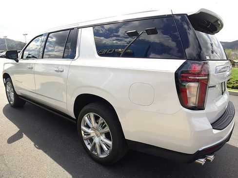 Used 2024 Chevrolet Suburban High Country AWD/4WD image 5