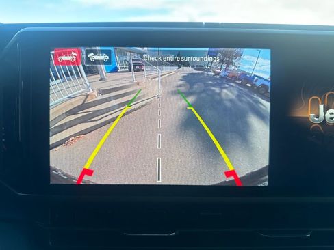 Used 2025 Jeep Wrangler Unlimited Rubicon image 23