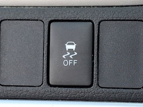 Used 2013 Toyota Camry LE FWD image 24
