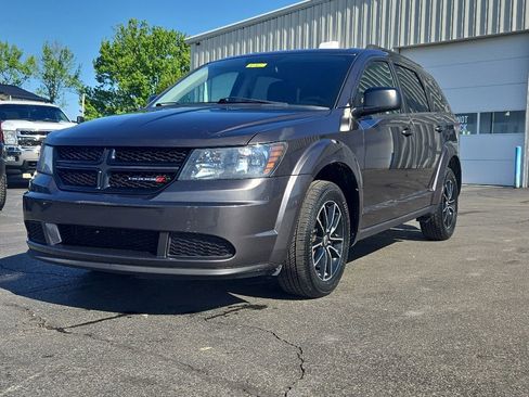 Used 2018 Dodge Journey SE w/ Blacktop Package FWD image 3