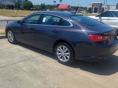 Used 2025 Chevrolet Malibu LT FWD image 3