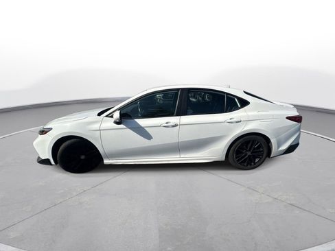 Used 2025 Toyota Camry SE FWD image 9