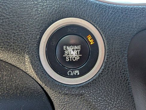Used 2017 Dodge Charger SXT RWD image 19