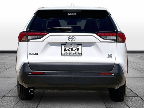 Used 2024 Toyota RAV4 LE AWD/4WD image 4