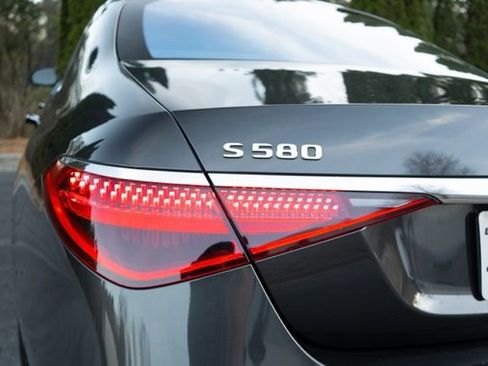 Used 2021 Mercedes-Benz S 580 4MATIC Sedan w/ AMG Line image 16