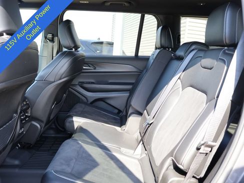 Used 2024 Jeep Grand Cherokee L Altitude AWD/4WD image 19