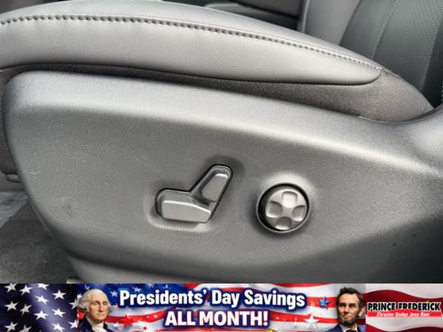 New 2026 Chrysler Pacifica Select image 11