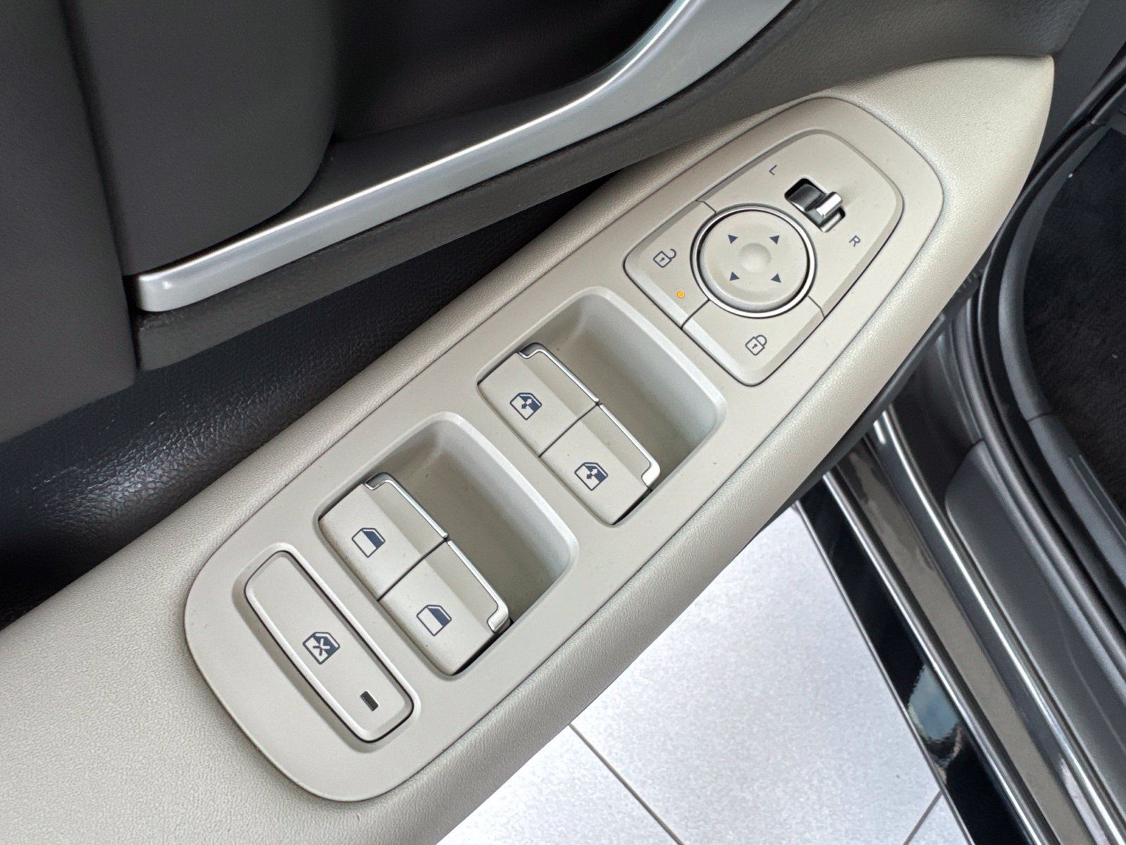 Used 2025 Hyundai Sonata SEL FWD image 16