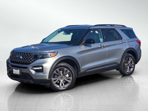 Used 2023 Ford Explorer XLT w/ Equipment Group 202A AWD/4WD image 6