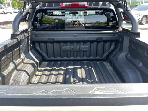 Used 2024 GMC Canyon AT4 w/ Technology Package AWD/4WD image 9