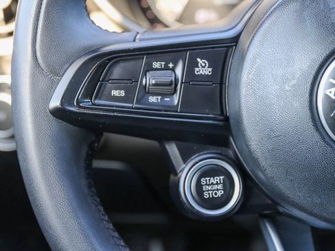 Used 2020 Alfa Romeo Giulia w/ Nero Edizione image 23