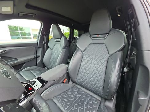 Used 2025 Audi SQ6 e-tron Prestige w/ Black Edition One AWD/4WD image 11