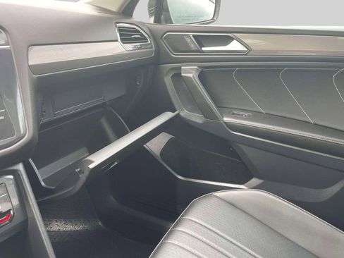 Used 2022 Volkswagen Tiguan SE R-Line image 33