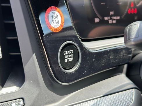 Used 2025 Porsche Cayenne E-Hybrid Coupe image 17