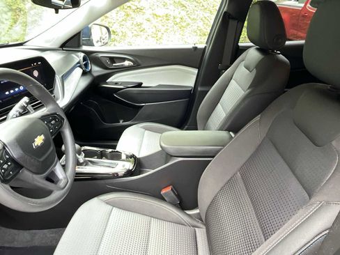 Used 2024 Chevrolet Trax LT image 18