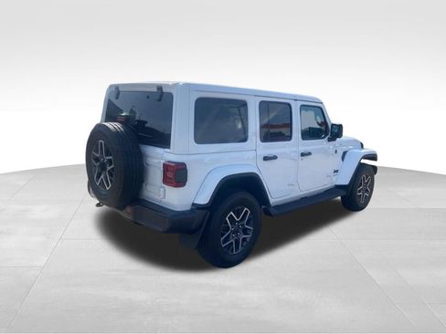 Used 2026 Jeep Wrangler Sahara image 15