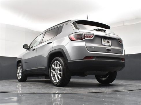 Used 2022 Jeep Compass Latitude image 22