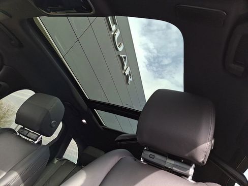 New 2026 Land Rover Range Rover Velar Dynamic SE AWD/4WD image 10