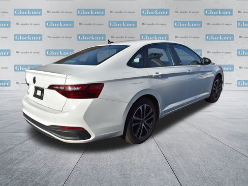 Used 2024 Volkswagen Jetta Sport image 6