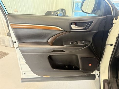 Used 2019 Toyota Highlander Limited image 8