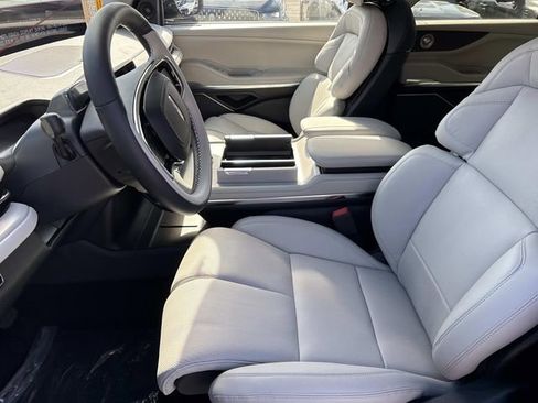 New 2025 Lincoln Navigator L Reserve image 23