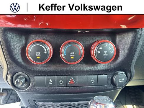 Used 2018 Jeep Wrangler Unlimited Sahara AWD/4WD image 21